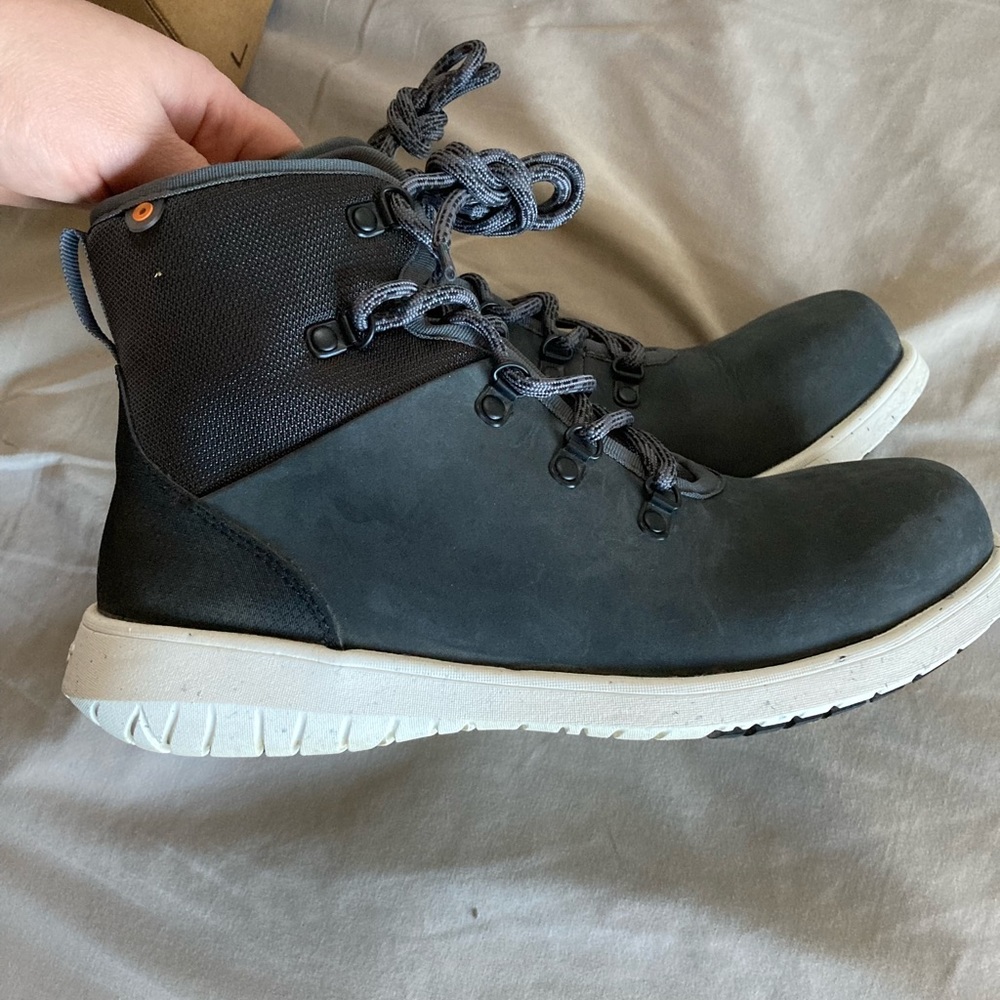 BOGS boots 8.5
